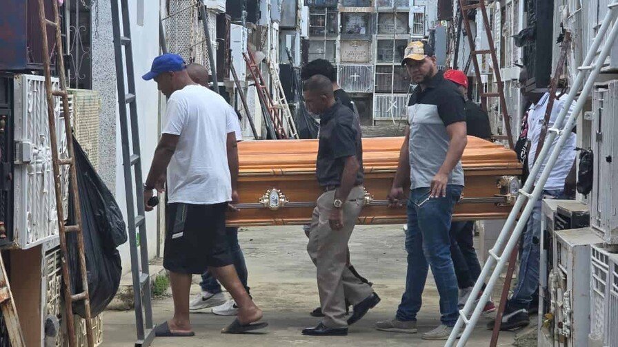 La ‘Vaina’ del Intrusismo: Cirugías Estéticas ‘Piratas’ Cobran Vidas en RD Cirugías Estéticas No Certificadas: Un Riesgo Mortal en República Dominicana