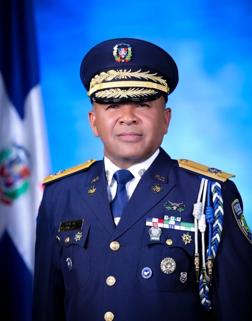 General Figuereo García: Un Lápiz para la Transformación Policial ¡De una Vez!