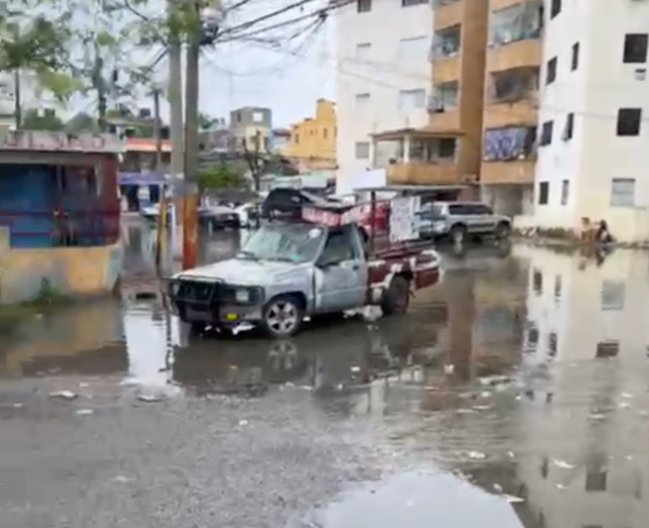 El Desbarajuste de Los Mameyes: Drenaje Colapsado, ¡Una Vaina Vieja!