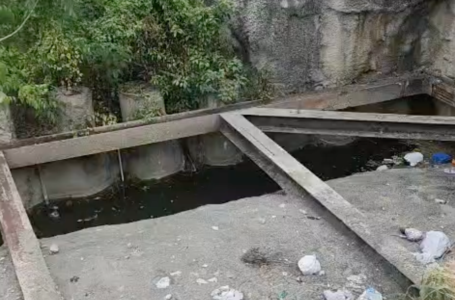 ¡Qué Vaina! La ‘Piscina’ del Metro en Enriquillo Pone en Jaque a la Comunidad