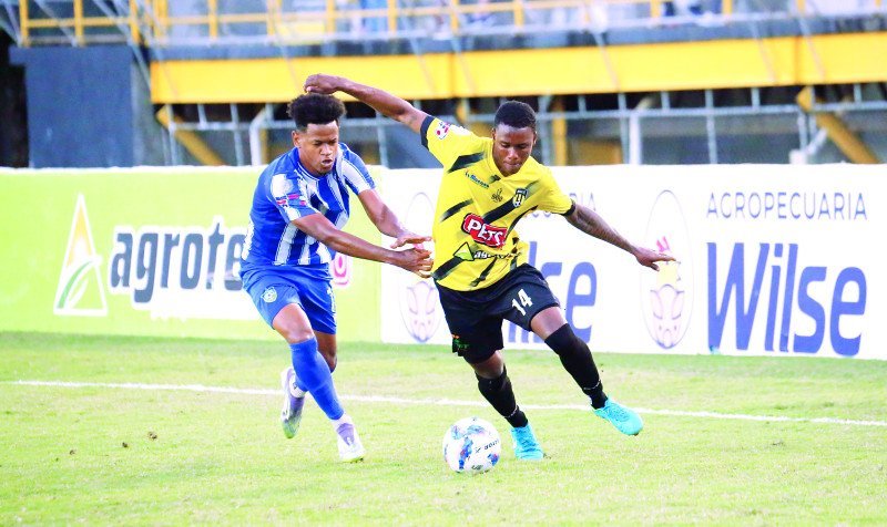 O&M Monta un Show Bacano en Moca y la Liguilla se Pone Jevi