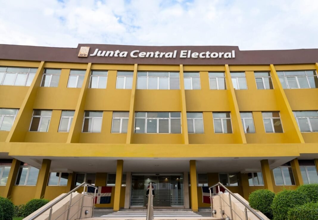 Coge esto: La JCE se la está comiendo con la nueva cédula