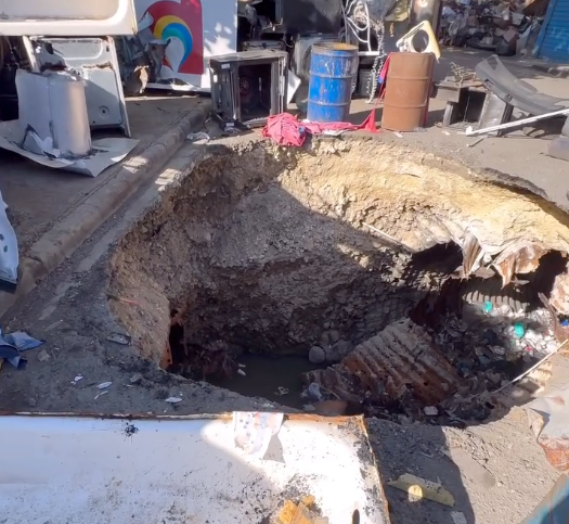 ¡Tremenda Vaina! Socavón en Herrera Tiene a Residentes en Jaque