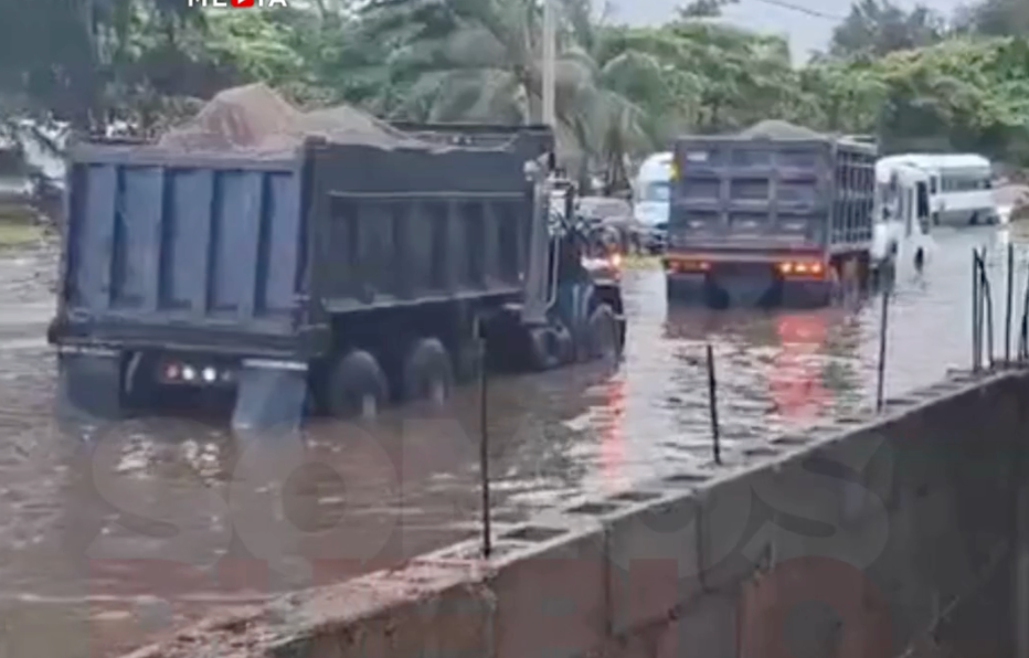 Inundaciones en Autopista 30 de Mayo y Residencial Mar Caribe