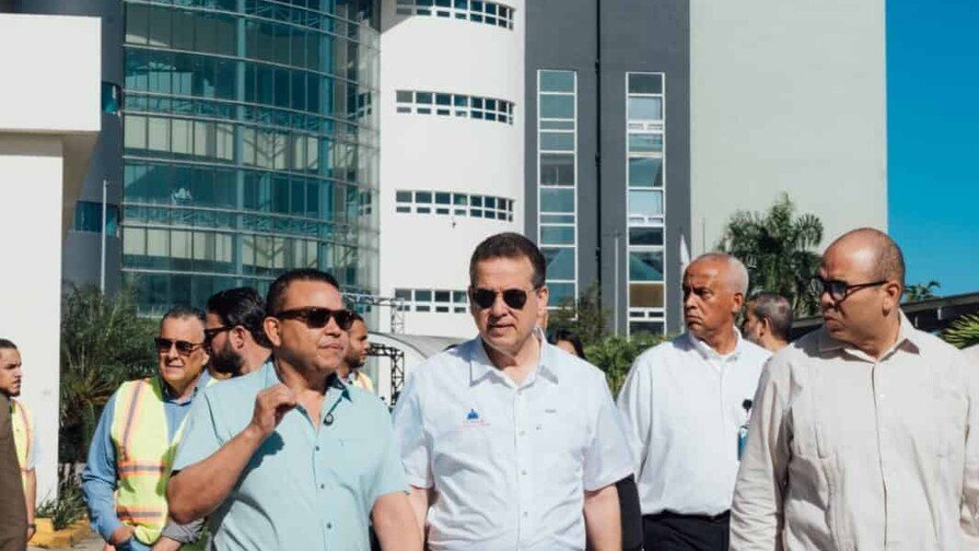 Ito Bisonó ‘metiendo mano’ para la Ciudad de la Salud: ¿Más equipos, más vida? Ito Bisonó metiendo mano para la Ciudad de la Salud: Más equipos, más vida?