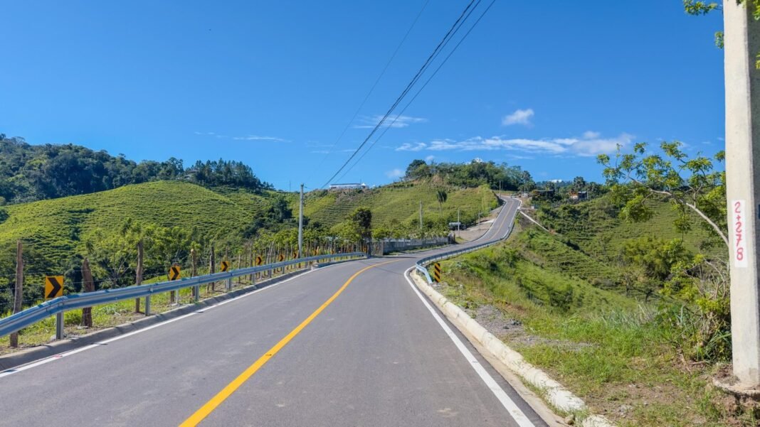 Abinader mete mano: La carretera Tavera-Jarabacoa, un avance para la sierra
