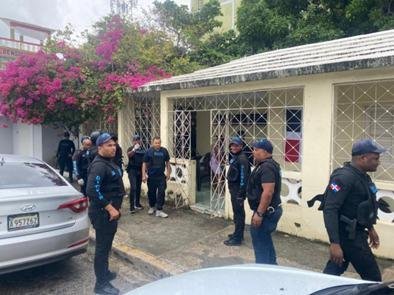 ¡Qué ‘Vaina’! Desarticulan un Arsenal Ilegal en Barahona y Apresan a ‘El Guardia’ Desarticulan Arsenal Ilegal en Barahona y Apresan a 'El Guardia'