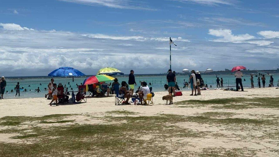 ¡Se Pone ‘Jeits’ el ‘Coro’ en Boca Chica y Guayacanes, pero la ‘Vaina’ Sigue Floja! El Coro en Boca Chica y Guayacanes: Aumento de Visitantes, pero Ventas Lentas