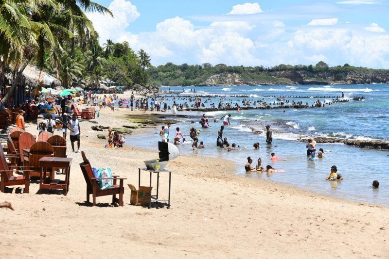 Playa Najayo en Semana Santa: ¡Tranquilidad y buen ambiente, una ‘vaina’ de verdad! Playa Najayo en Semana Santa: Tranquilidad y buen ambiente de verdad