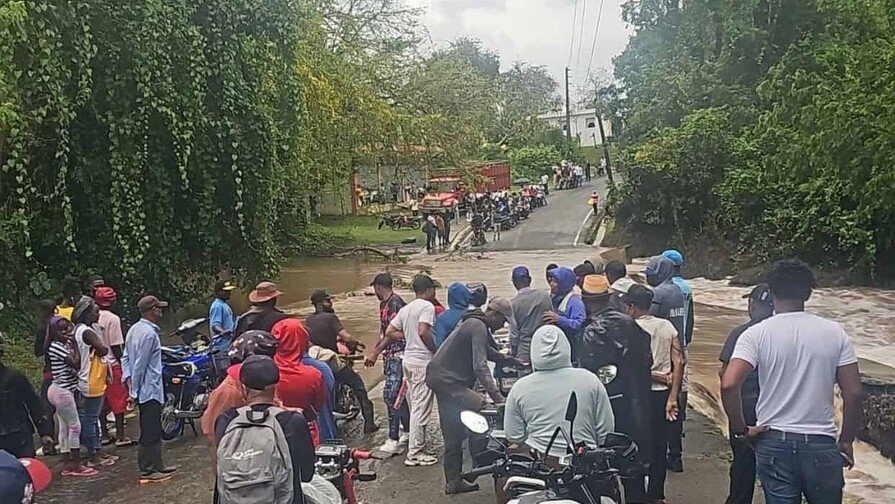 La Crecida del Arroyo Ceiba: Una ‘Vaina’ de Cuidado en Hato Mayor Crecida del Arroyo Ceiba: Precaución en Hato Mayor