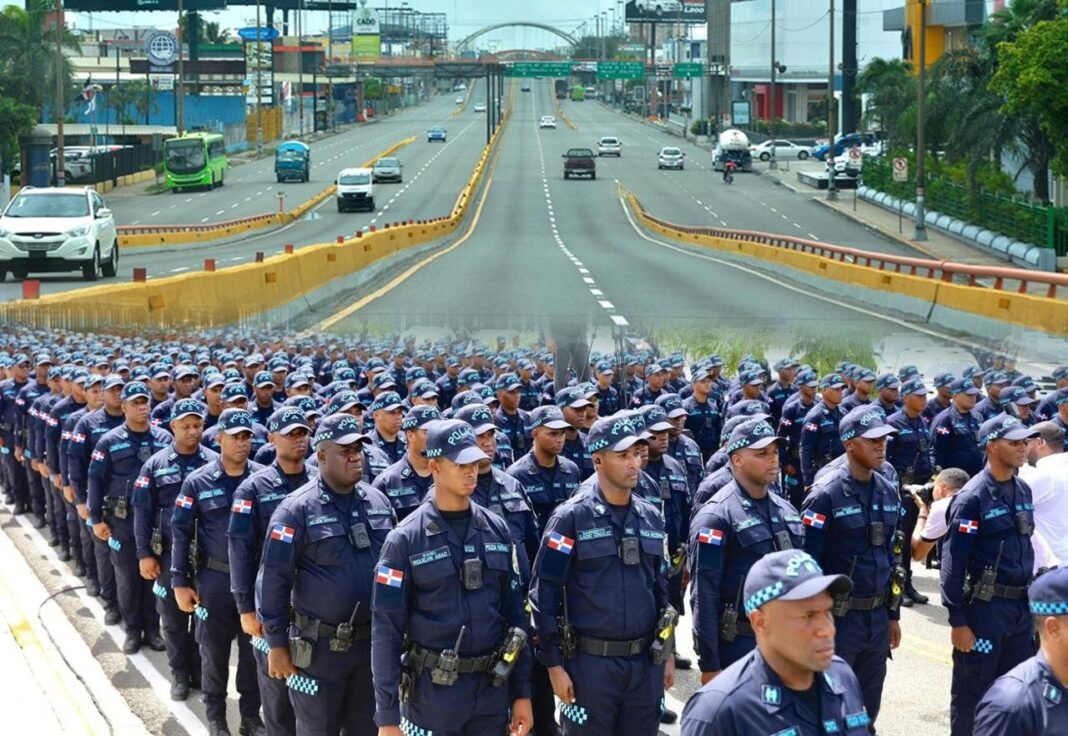 La Policía en Semana Santa: ¡Un ‘Sacrificio’ que ‘Arranca’ el Alma! La Policía en Semana Santa: Un Sacrificio que Arranca el Alma