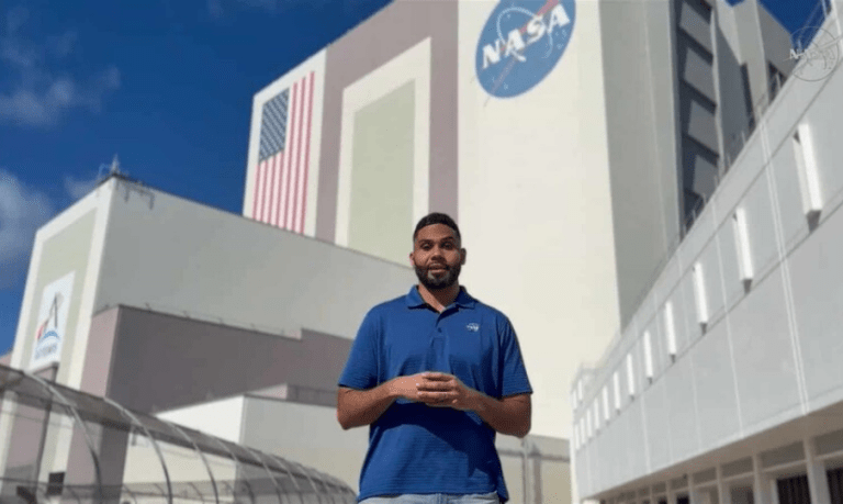 Ingeniero Dominicano se Luce con Artemis II de la NASA