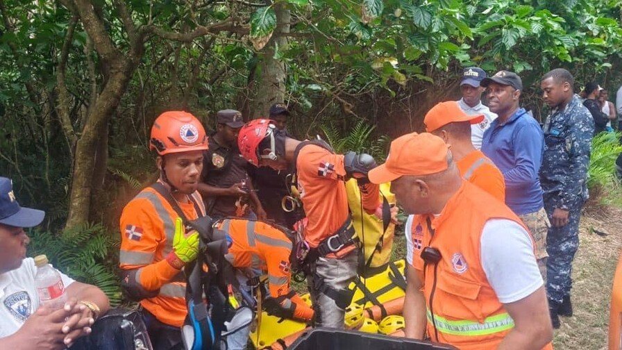 ¡Qué ‘brete’! Defensa Civil rescata mujer extraviada en la serranía de Samaná Que brete! Defensa Civil rescata mujer extraviada en la serrania de Samana