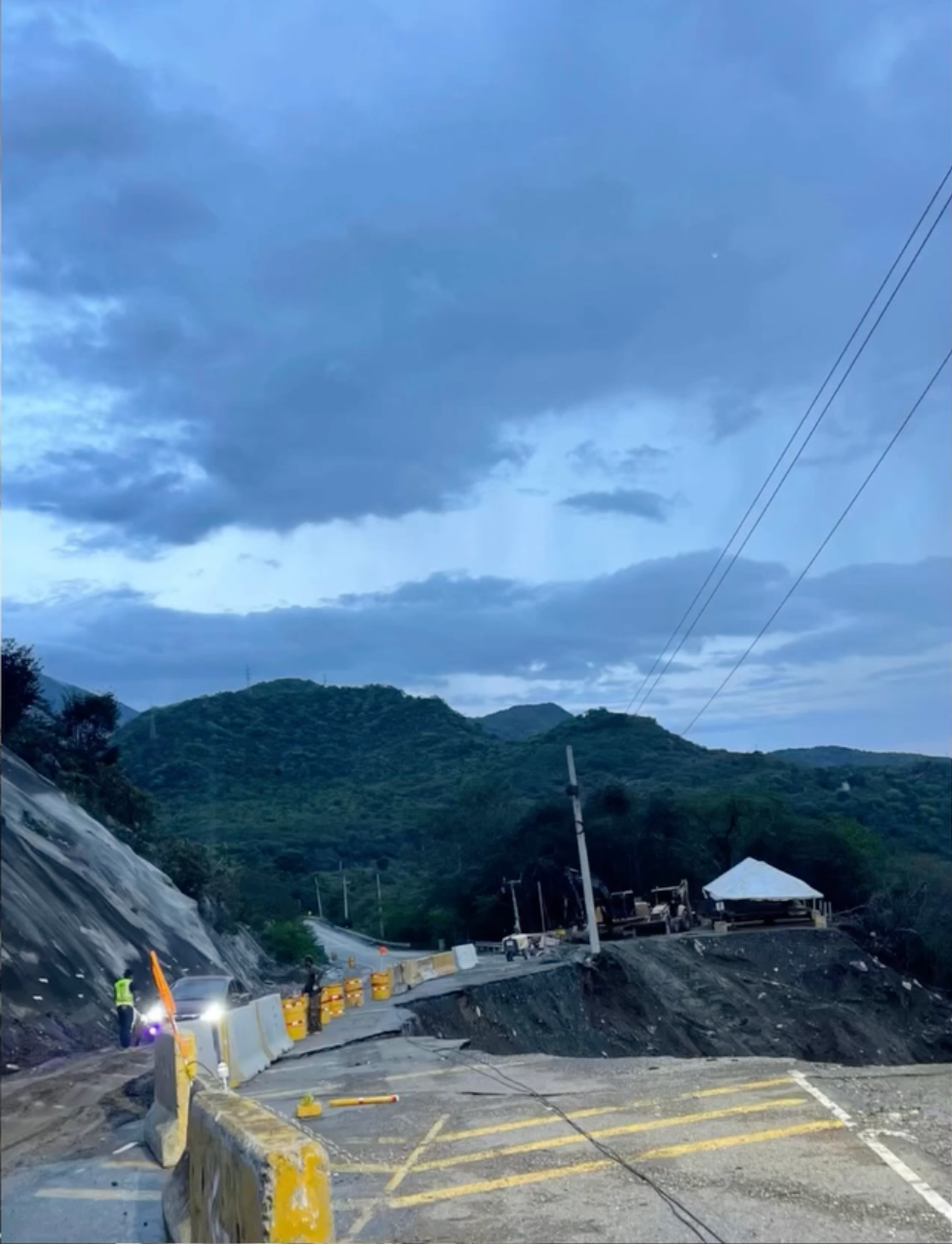 Carretera de San José de Ocoa en Apuros por Deslizamiento de Tierra