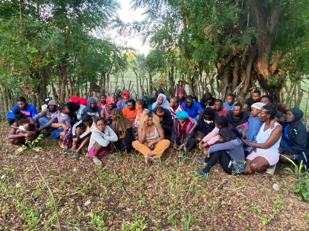 De una vez por todas! Desbaratan coro de indocumentados en Montecristi