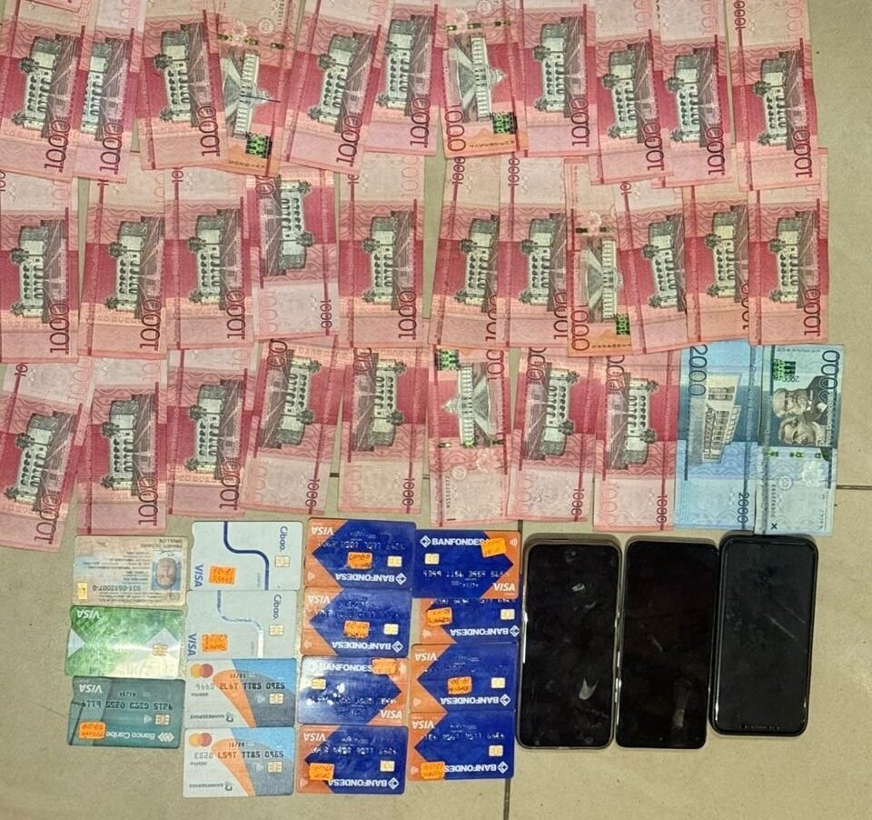 Cae Presunto Estafador Electronico con Multiples Tarjetas en Santiago