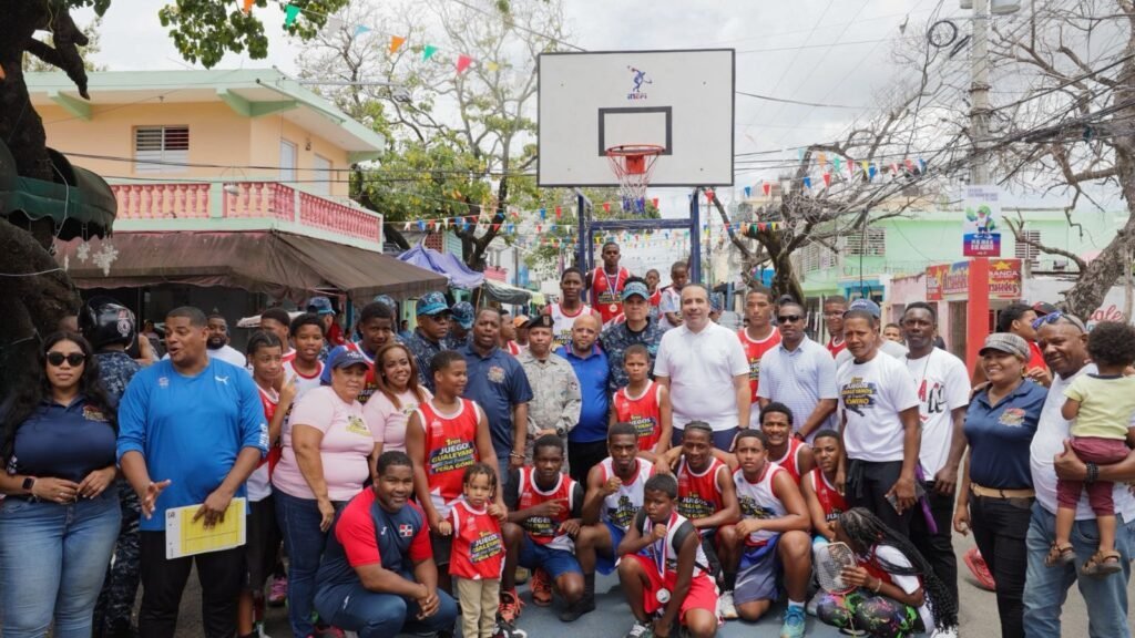 ¡’Klk’ con la Seguridad! La PN activa en Capotillo y Gualey Klk con la Seguridad La PN activa en Capotillo y Gualey