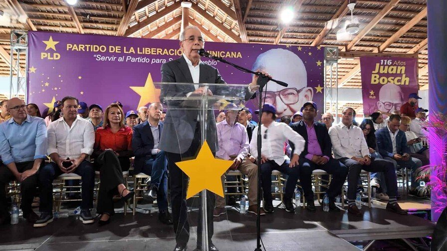 Danilo Medina le da un ‘palo’ al Gobierno: ¿La economía anda ‘a pie’? Danilo Medina critica al Gobierno: La economía dominicana está en riesgo