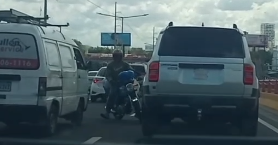 Caos Motorizado en la Kennedy y la Respuesta de la Digesett