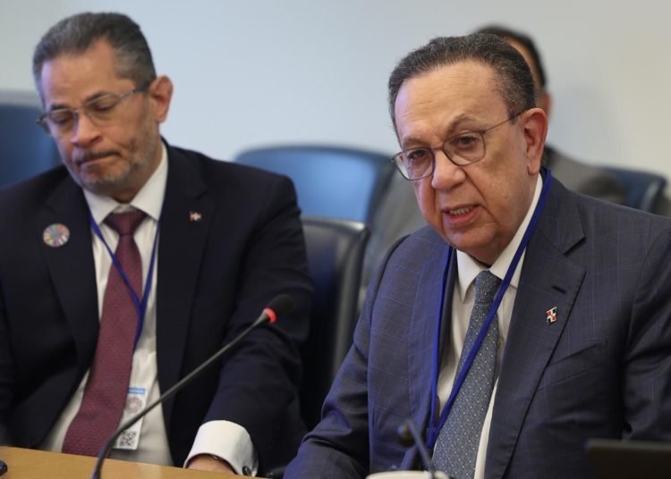 Gobernador Valdez Albizu en Washington: Reuniones clave para la economía dominicana