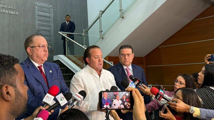 La ‘Vaina’ del Combustible: Paliza Justifica Alza y Subsidios Millonarios La Vaina del Combustible Paliza Justifica Alza y Subsidios Millonarios