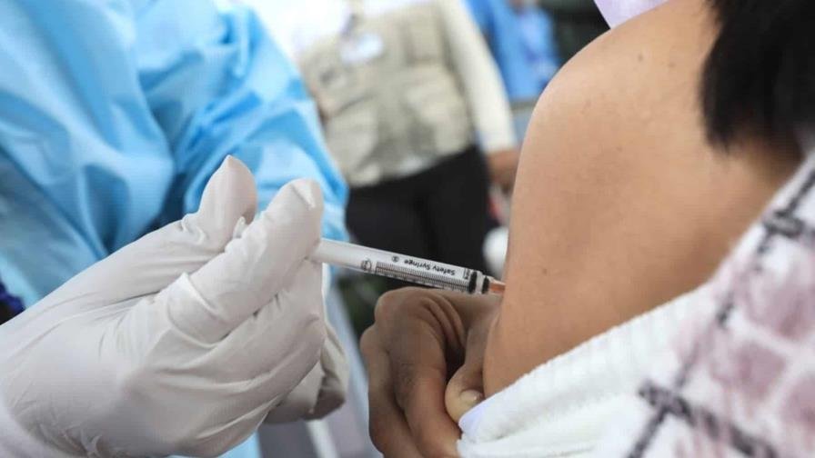 Atencion, tigueraje! La verdad de por qué las vacunas necesitan su refuerzo constante
