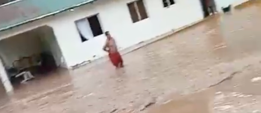 ¡Qué ‘Lío’! La Jagua en Jarabacoa bajo agua por desborde de río Que Lio La Jagua en Jarabacoa bajo agua por desborde de rio