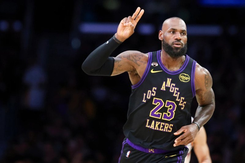 ¡LeBron, el ‘Durísimo’, pone a los Lakers en ventaja de casa en los playoffs! LeBron James asegura ventaja de casa para Lakers en playoffs