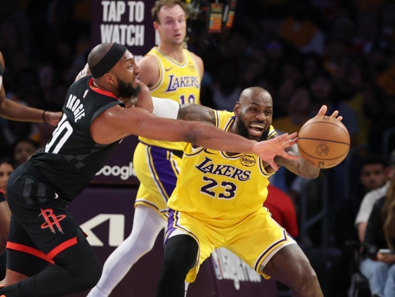 LeBron y Lakers sorprenden a Rockets en playoffs