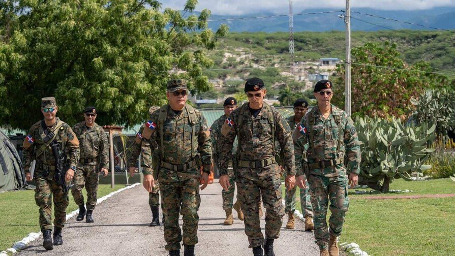 El Ministro de Defensa en Jimaní: Reforzando la frontera, un coro bien organizado