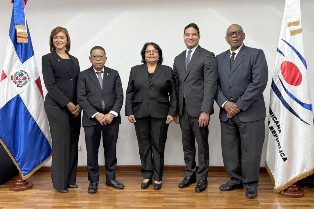 ¡La ‘Vaina’ de la Cámara de Cuentas: Aumento Salarial de hasta un 50%! La Vaina de la Cámara de Cuentas: Aumento Salarial de hasta un 50%