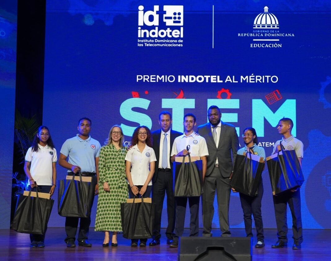 Reconocen a 300 Jóvenes por su Excelencia Académica y Talento STEM