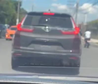 Vehículo sin placa genera preocupación en Carretera Mella