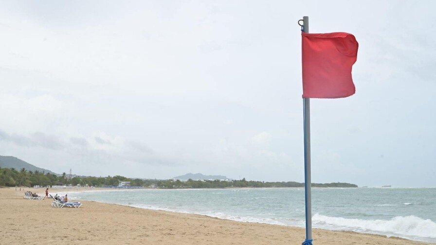 Tremenda Vaina! Rescatan seis en Puerto Plata por ignorar bandera roja