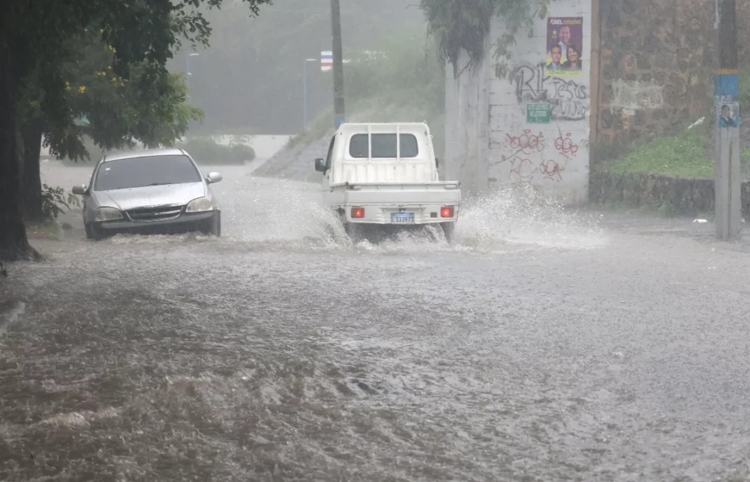Alerta por Vaguada: Lluvias y Tormentas Eléctricas en República Dominicana