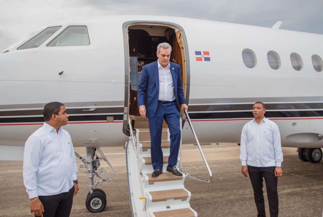 ¡Abinader Vuelve al ‘Patio’! Un ‘Coro’ de Zonas Francas y Negocios de Petróleo Abinader Regresa Tras Reuniones Estratégicas de Zonas Francas y Petróleo
