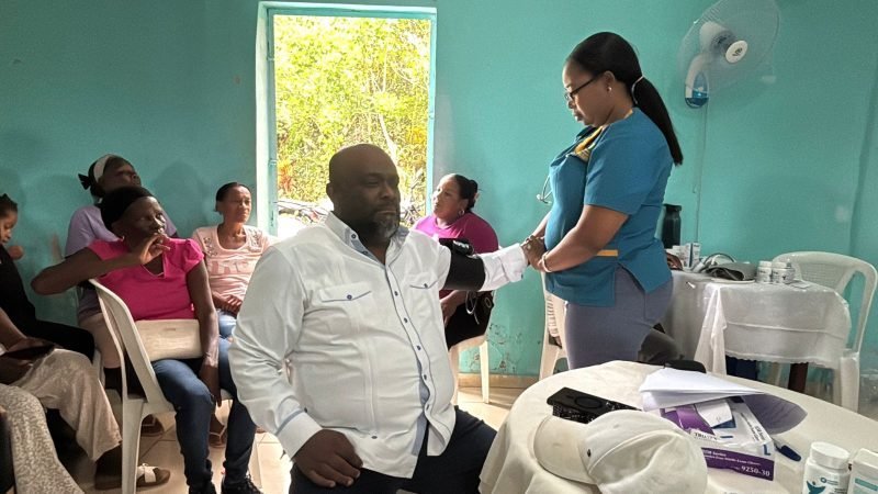 Anderson de los Santos: ¡Un ‘Coro’ de Salud para El Vigía de Yamasá, Monte Plata! Anderson de los Santos: Operativo de Salud para El Vigía de Yamasá, Monte Plata