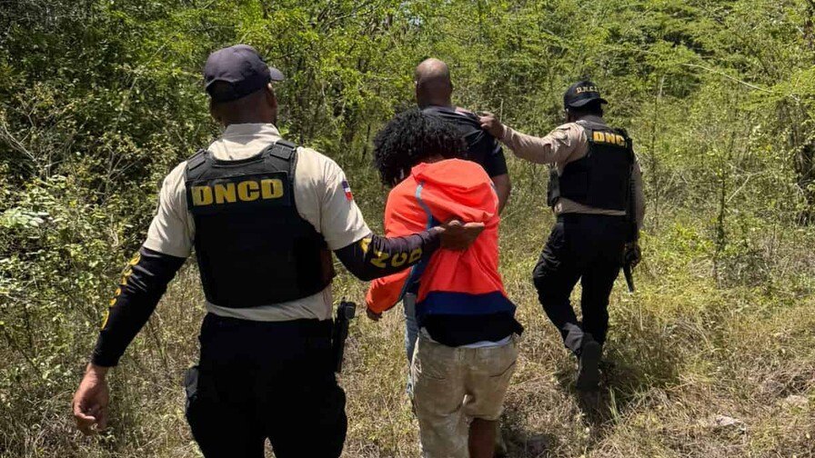 Golpe al microtráfico en Boca Chica: Arrestan a dos y ocupan drogas