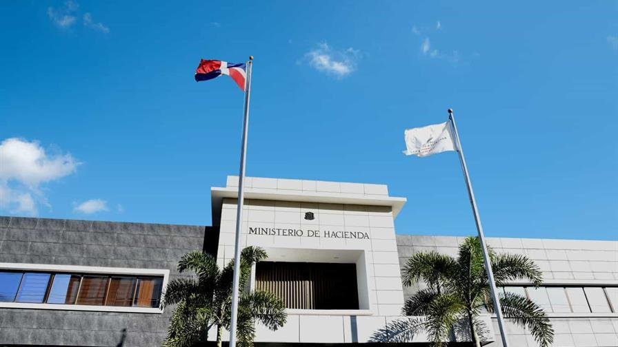 Bancas Ilegales Hacen Acto de Presencia en Ministerio de Hacienda