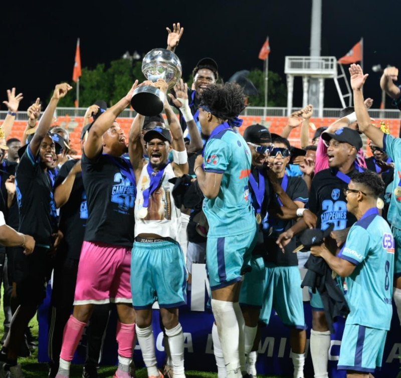 ¡KlK Salcedo! La ‘vainón’ del debut campeón en la LDF KlK Salcedo La vainon del debut campeon en la LDF
