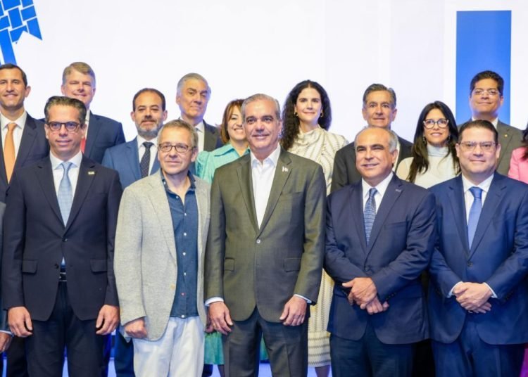CONEP Reconoce el ‘Empuje’: ¡La ‘Vaina’ Económica en RD Está de lo Más Bien! CONEP Reconoce el Empuje: La Situación Económica en RD Está de lo Más Bien