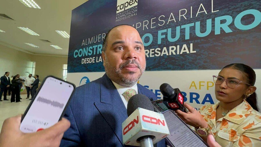 ¡Qué ‘bacano’! El Defensor del Pueblo ‘se monta’ en Santiago con su nueva oficina. El Defensor del Pueblo abre su primera oficina regional en Santiago.