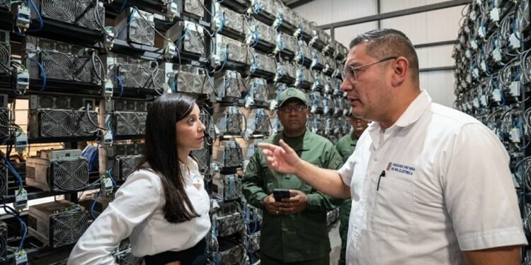 Desmantelan Mega Granja de Bitcoin en Venezuela por Problemas Eléctricos