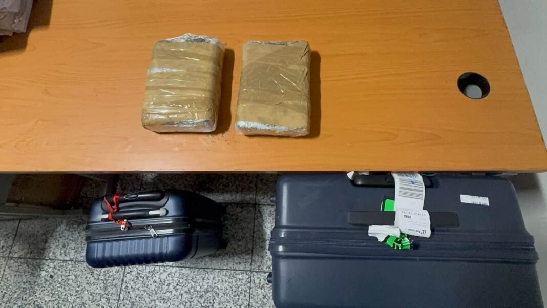 Dominico-suiza es detenida con drogas en AILA