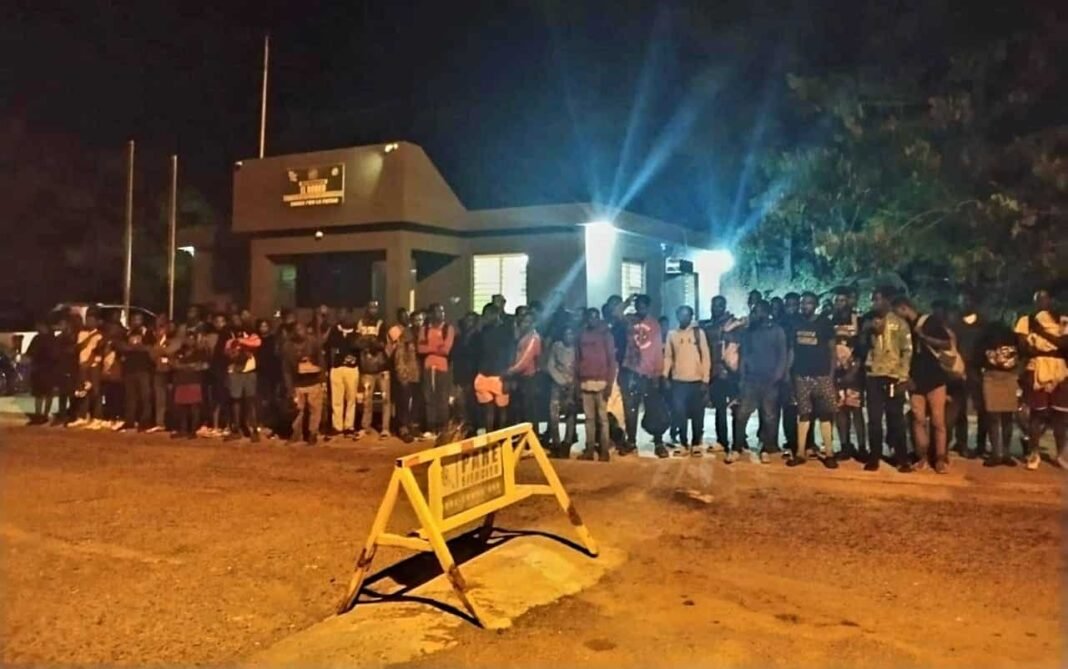 La ‘Vaina’ en Dajabón: Ejército Detiene un ‘Viaje’ de Haitianos Indocumentados con Drones La Situación en Dajabón: Ejército Detiene un Grupo de Haitianos Indocumentados con Drones