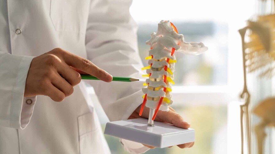 ¡Cuidado con la Columna, mi Gente! Avances ‘Bacanos’ en Cirugía Vertebral Cuidado con la Columna: Avances en Cirugía Vertebral
