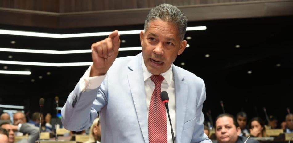 Eugenio Cedeño exige a Abinader poner orden en el PRM