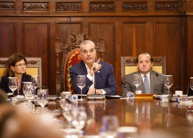 Gobierno se faja duro para proteger la economia dominicana