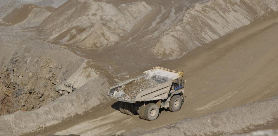GoldQuest se quita la ‘gorra’ con el proyecto Romero tras el ‘jalón de orejas’ del presidente Abinader GoldQuest retira equipos del proyecto Romero tras anuncio de Abinader