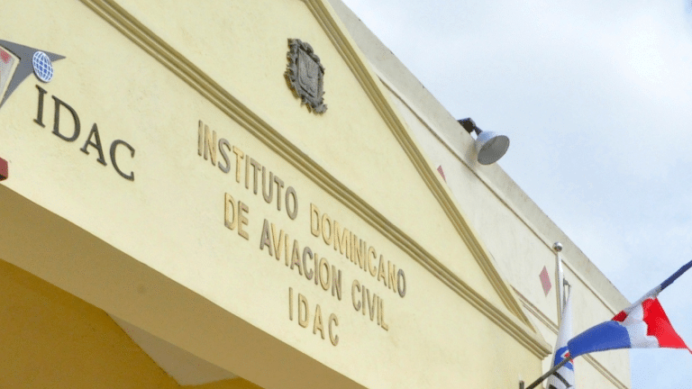 IDAC te da la ‘Oportunidad Bacana’: ¡Conviértete en Controlador de Aeródromos! IDAC te da la Oportunidad Bacana Conviértete en Controlador de Aeródromos